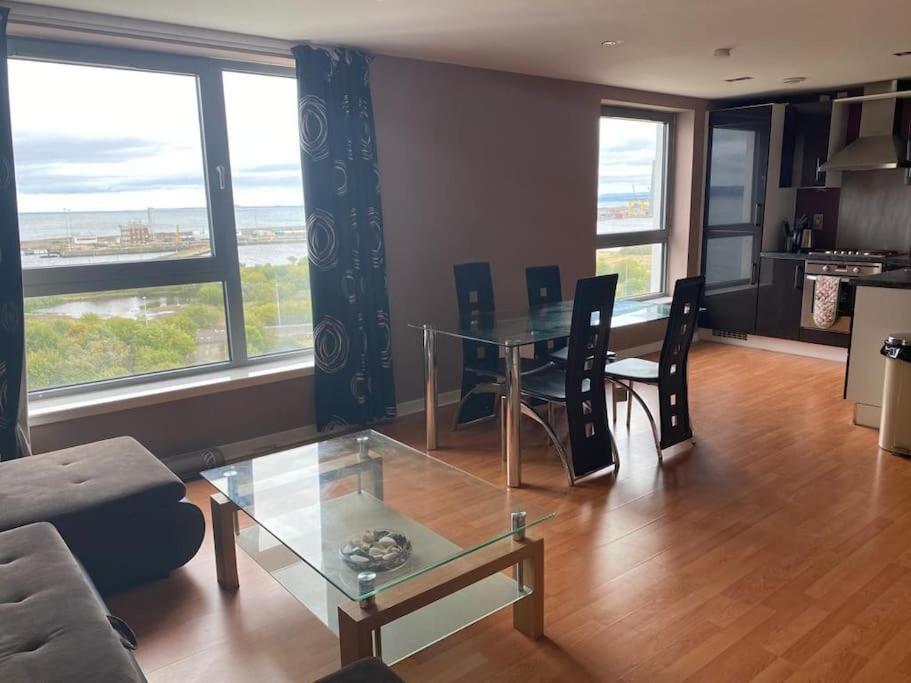 Modern 2 Bed Apartment With Stunning Seaside View Edimburgo Exterior foto