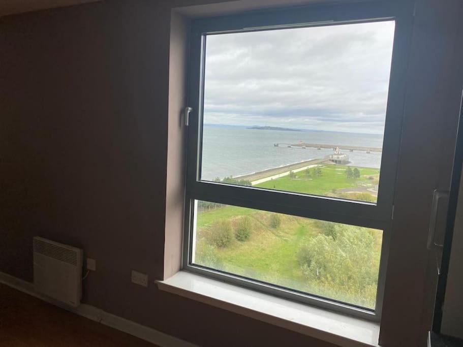 Modern 2 Bed Apartment With Stunning Seaside View Edimburgo Exterior foto