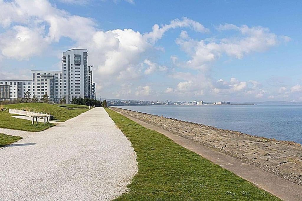 Modern 2 Bed Apartment With Stunning Seaside View Edimburgo Exterior foto