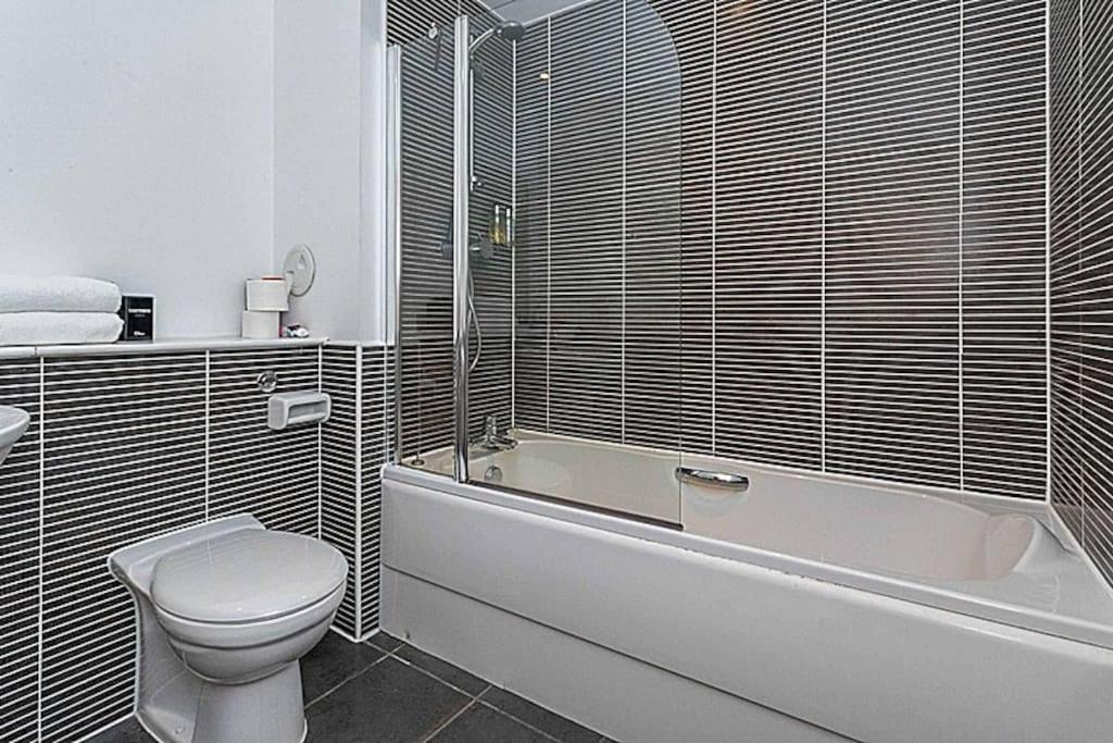 Modern 2 Bed Apartment With Stunning Seaside View Edimburgo Exterior foto